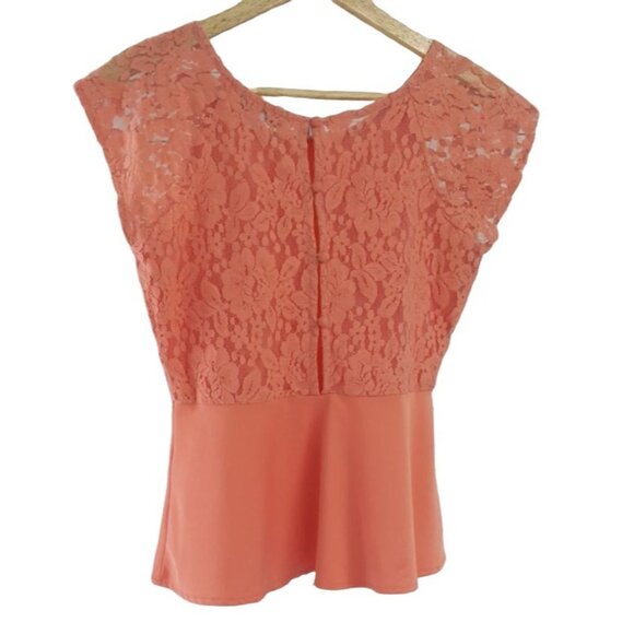 2/$15 Francesca's Annabella Top Orange Small Button Close Cap Sleeve Lace Peplum - Picture 2 of 6
